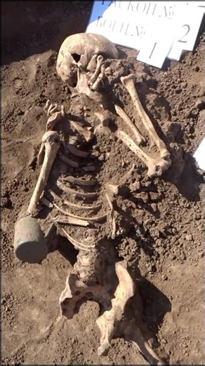 A WWII soldier with a sword found at Stalingrad - battlefield forensics - exhumations - 1943