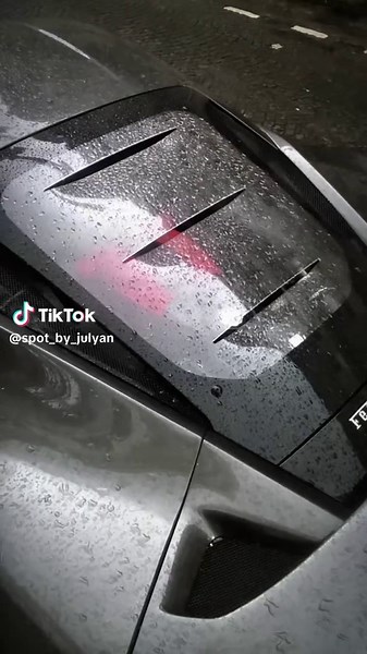 Comparing Grey F8 Tributo and Red 488 Spider