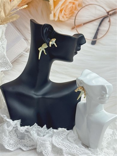 Handmade Lizard Stud Earrings, Unique Animal Jewelry, Realistic Lizard Ear Cuff Earrings, Handcrafted Reptile Ear Wrap for Reptile Lovers - Etsy