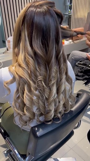 New hair 😍😍 @SWAY Hair Extensions 24inch #newhair #hairextensions #shorttolong #weft #tinytipbonds use my discount code ‘HANNAHB20’ for 20% off 😝