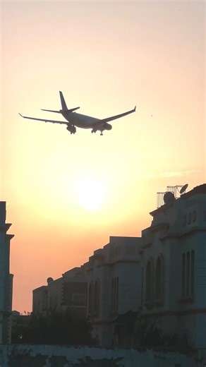 Low Flying Aircraft Caught on Camera | Powerful Close-Up!