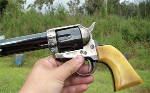 射击实测点45LC口径转轮手枪，听一听它独有的加弹声音