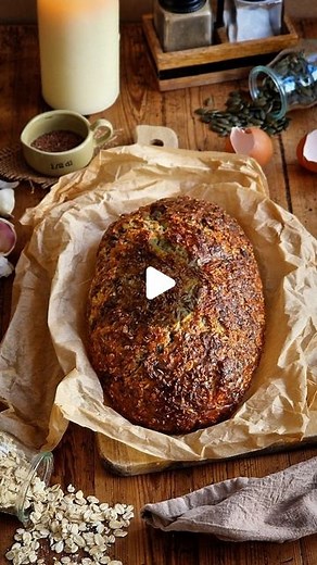 Anna Kasinska on Instagram: "* CHLEBEK TWAROGOWY Z ZIARNAMI * SKŁADNIKI 2 kostki twarogu 2x250g (użyłam chudy z Piątnica) 4 jajka (S) 1 ząbek czosnku 1/2 szkl płatków jaglanych 3 łyżki prażonej cebulki (można pominąć) 1/2 szkl płatków owsianych 1/3 szkl siemię Iniane 1/2 szkl pestek dyni 1/2 szkl mieszanki pestek słonecznika i sezamu 1 łyżeczka proszku do pieczenia 1 łyżeczka soli Wszystkie składniki umieścić w misie miksera I na niskich obrotach wymieszać tylko do połączenia .Ciasto przełożyć n
