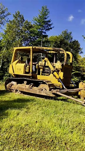 1972 Allis Chalmers start up and dozer #boomchallenge #automobile #explorepage #excavator #fypシ #bulldozer #reels #viral #farming | Bulldozer Cambodia
