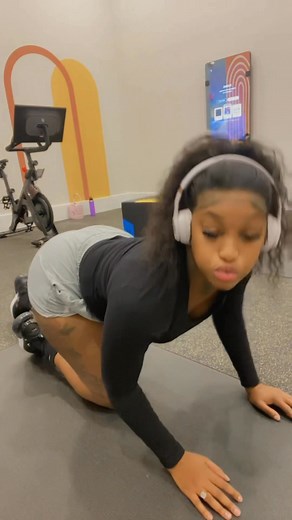 43K views · 2.7K reactions | Come work out w/ me 殺 | Drina Viral | Facebook