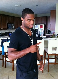 L'entrée de Jean-Pascal pour son combat au Centre Bell sur du Booba!  - Hollywoodpq.com