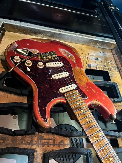 Luna Supernova Antique is a handmade. It has an amazing Relic and very comfortable neck profile with Stainless steel frets material 7,5”-12” compound radius. Gold Hardware anyone⁉️Available For Sale!!Price $6,835 USD Serial Number LG20MY25Hardshell CaseTools and Paperwork’s Certificate Of Authenticity #handmadeguitar #lunaguitarworks #customguitars #boutiqueguitars #craftsmanship #banggabuatanindonesia #luthier #madeinindonesia #boutiqueguitar #guitars #guitarbuilder #woodworking #highendguitars