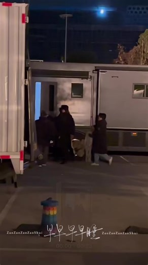 - Tan ca rồi chạy thui 😆 Cái nét chạy tan ca về quen thuộc của ảnh ❤️ Tan ca rùi về nghỉ ngơi thật tốt nha ❤️ [ Bất Nhị Chi Thần/ Bề Tôi Trung Thành - Ngao Thuỵ Bằng aka Sầm Sâm ] #ngaothuybang_aoruipeng_敖瑞鹏 #bấtnhịchithần_不二之臣 #sầmsâm_ngaothụybằng #viral #trending