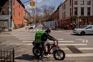 Manhattan Community Board Calls Giving Gig Workers Bathroom Access 'Crazy'