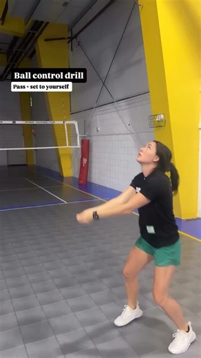 Alison Furno on Instagram: "Ball control drill 🏐 These drills are great for beginners, intermediate or even advanced volleyball players to refine their ball control skills! ✅ Pass to yourself, keeping your feet apart and platform high ✅Set to yourself finishing with your palms facing the ceiling How many can you get without the ball dropping? #volleyball #volleyballcoach #volleyballtraining #volleyballlife #volleyballplayer #volleyballlife #volleyballcanada #volleyballiran #volleyballindonesia