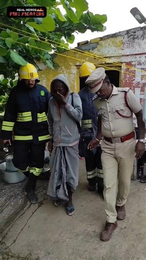 The old man cried and lamented because the door was locked from the outside 😥