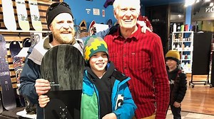 10-year-old beats hundreds of adults in rock, paper, scissors championship