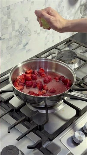 Strawberry Sauce In Just 10 Seconds! 🍓