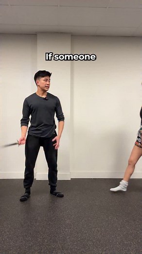 How to fight off a mugger. Follow for more tips! 🥊💪 Thank you to my brave assistant @izzzzzyc #selfdefense #fighting #mma | chris jereza