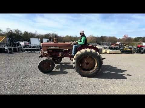 INTERNATIONAL 404 TRACTOR