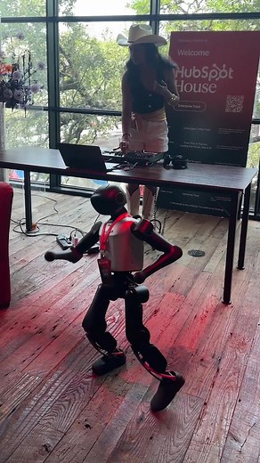 HubSpot House Tour: SXSW Robots, Roundtables & ROI