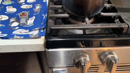 Boiling a tonie softens it! This is the first step in cutting a creative tonie to get the chip from behind the face. #toniebox #tonieclips #wheresthechipinthetonie #magictonies