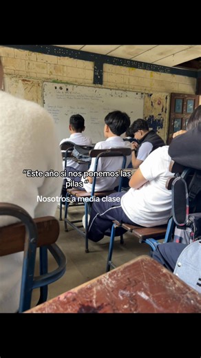 ¡Nosotros a Media Clase! Este Año en el Colegio