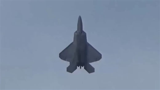 Watch this F-22 stop in mid-air then flip - "That should be impossible"