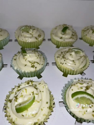 #orderpacking #madewithlove #lovebaking #thecook sweet potato pie💋 key lime cake and cupcakes 💋 #desserts