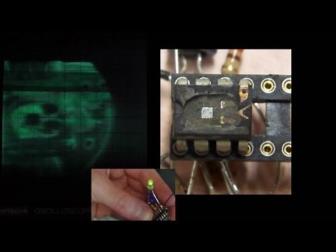 Viewing an active electronic circuit with a scanning electron microscope