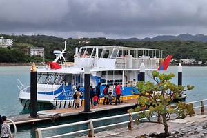子連れでも沖縄の海を楽しめる「水中観光船」3選🚢 | ファミオキ