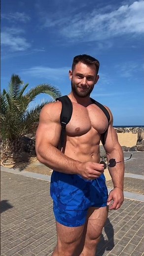 Handsome fitness guy at the beach 🔥 🔹 piotr_wojtowicz_