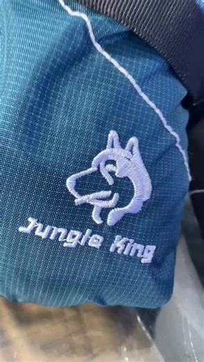 Guantes tácticos Jungle King 🐺🔥 Resistentes, cómodos y con ajuste seguro para máximo control 💪 Incluyen guante térmico interno 🧤❄️ ideal para el frío sin perder movilidad Palma reforzada para mejor agarre y durabilidad ⚡ Disponibles en negro ⚫ y azul 🔵 ¡Equípate con lo mejor! 🚀 #tacticocolombia #tactico #Tacticabril #guantes #moteros