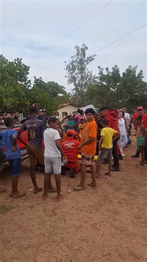 André Luis on Instagram: "Kelly, mãe de Kawan, uma das três crianças desaparecidas, passou mal e desmaiou devido à forte angústia provocada pelo desaparecimento do filho, que já entra no terceiro dia."