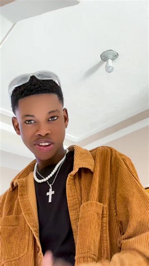 Vidéos de 𝔹𝕖𝕒𝕦_𝕘𝕠𝕤𝕤𝕖_𝕞𝕒𝕤𝕜𝕖 (@top_boy_704) avec Sam pral di - DJ PLON Gad Jon mesye wo😂🔥