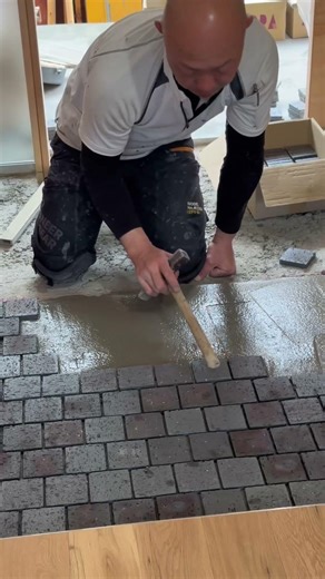 大阪の実家リノベーション進行中 Vol.12 ⇨本日は完成検査。色々出来上がってきて最高に愉しい。照明はアアルト。雪見障子。膨大な棚。設計は西井洋介さん(一級建築士事務所ROOTE）。