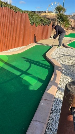 THE PUTTING WARRIOR on Instagram: "Making more crazy golf putts on the sunny weekend #summerscoming #summerglimpse #summerloving #100kfollowersnow!#"