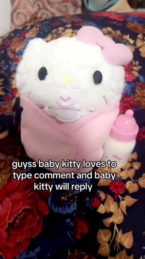 Baby Hello Kitty Typing Comment and Replying - Ask Her Anything!