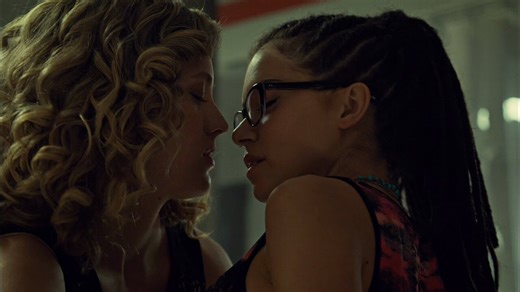 COSIMA NIEHAUS ON THE TL IT’S COSIMA I HAVE HER TATTOOO!!!!!!!!!! HAPPY LESBIAN VISIBILITY DAYYY!!!!!