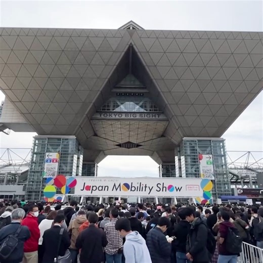 SkyDrive Inc. on Instagram: "October – November 2025 ー Experiencing our aircraft in Tokyo. A step toward switching from rail to the sky seen by over 310,000 people. #SkyDrive #2025年を振り返る"