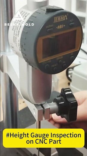 Checking CNC parts with a height gauge #precisionmachining #qualityinspection #shorts