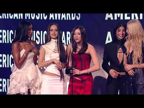KATSEYE Accepts the Award for New Artist of the Year [52nd American Music Awards]