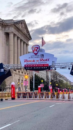 Nothing quite like the start and finish of a race🤩 Here are some recent favorites🏁 #startandfinishstrong #marathon #triathlon #runantarctica #rocknroll #runners #runtime | Sportstats