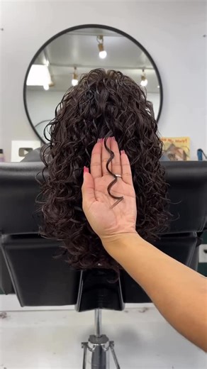 Rizos Curls on Instagram: "Amazing transformation on wavy textured hair using our Beach Waves Texturizing Salt Spray and Defining Custard! 😱 Available @ultabeauty @ultabeautymx 🧡"