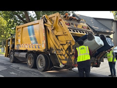 City of Milwaukee CCC Heil Powertrak Rear Loader Garbage Truck on Recycle