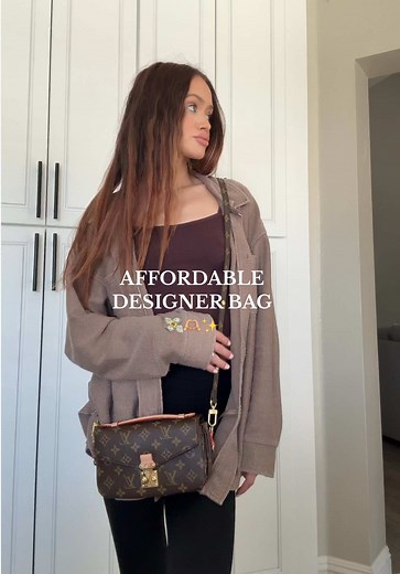 Ummmm are we kidding? 👜🫶🏼🌲✨ The perfect gift for someone you love this Christmas!!! #luxuryforless #holidaygiftideas #momgifts #sahmootd #holidayseason