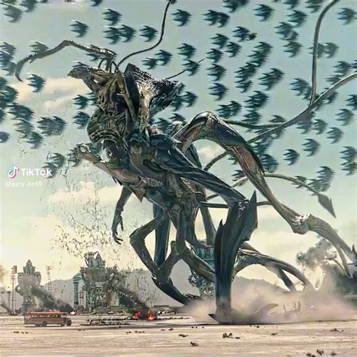 The alien queen refused to release the white orb until her last breath🔥🔥🤯