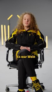 14K views · 83 reactions |  Ohne sie wär’ dein Brief nur ein Stück Papier! Heute ist „Danke-deinem-Briefträger“-Tag, und wir feiern nicht nur die Profis, sondern auch die Newcomer!  Wie Veronika, die gerade ihre Ausbildung zur Fachkraft für Kurier-, Express- und Postdienstleistungen meistert. Vielleicht ja auch was für dich?  Mehr Infos hier: werde-eine-von-uns.de | Deutsche Post und DHL | Facebook