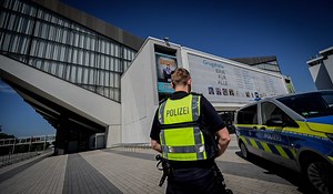 Essen: Kurz vorm AfD-Parteitag herrscht Gewissheit – Demonstranten schäumen vor Wut! "WTF"