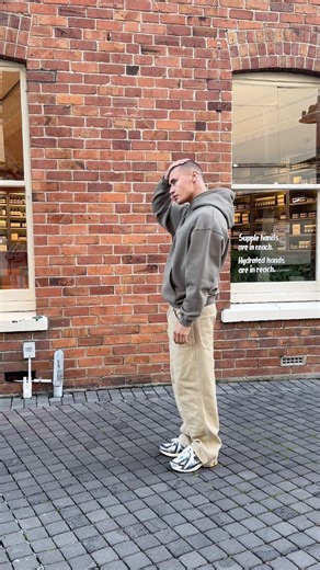 SPOTLIGHT ON: ‘Contrast Stitch Carpenter Pants in Tan’. Inspired by the functional design of heavy duty workwear pants, these carpenter pants feature panels with contrast stitching in our baggy fit. Cop this fresh colourway Hallensteins.com | Hallensteins