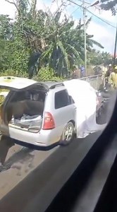 Accident mortel de la route à Gokhoolah. Une voiture a heurté une rambarde en voulant dépasser un 4x4. Le conducteur est décédé sur le coup. | MNews