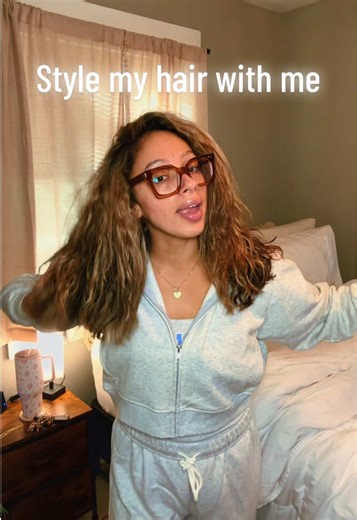 What’s seen don’t have to be explained! @igksalons spirulina protein smoothing spray is the goat! #IGK #haircareroutine #haircareproducts #heatprotectant #straighthair