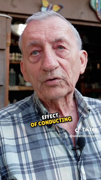 Why I Wire Wrap Quartz Crystals for My Orgonite Creations. #orgonite #orgone #orgoneenergy #orgonepyramid #orgonegenerator #gizapyramids #reinhardstanjek #ascensiontools #crystals #handmade #resinart #sacredgeometry