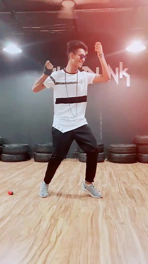 Mohabbat Ki Nayi Misaal: Freestyle Dance