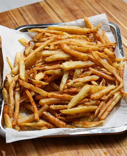 Homemade restaurant style French fries | Ingredients 3 large russet potatoes Cold water 1 tbsp white vinegar Salt Oil for frying (I used peanut oil but use what your heart desires) Instructions 1.Cut potatoes into fries. 2.Soak in cold water with 1 tbsp vinegar for at least 30 minutes. 3.Drain and dry completely. 4.Heat oil (375°F) and fry for 4–5 minutes until tender but not browned. 5.Remove and let cool. Place in the freezer for 30 minutes. 6.Heat oil (375°F)and fry again for 2–4 minutes unti